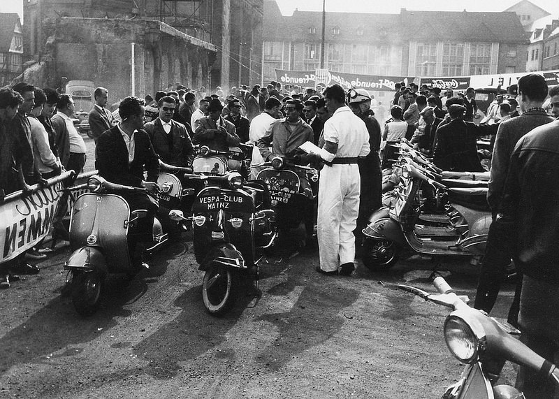 Erstes Vespatreffen in Mainz